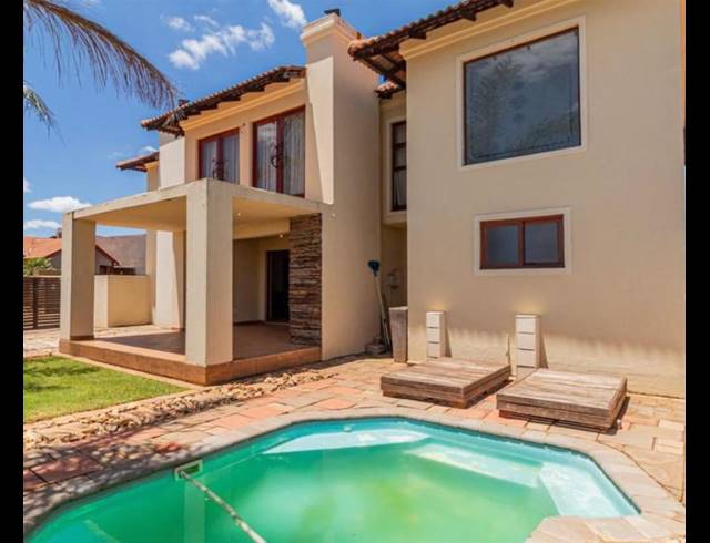 5 BEDROOM HOUSE FOR SALE IN MAHUBE VALLEY